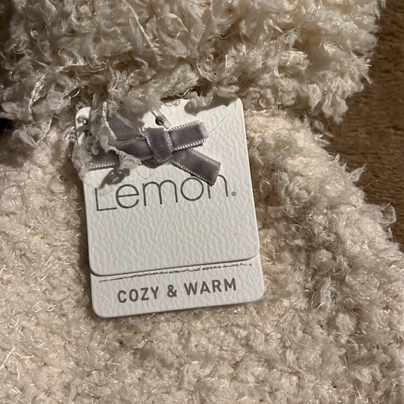 Lemon hat new with tags - Picture 2 of 3